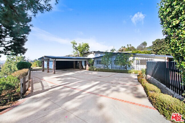Building Photo - 1920 Loma Vista Dr