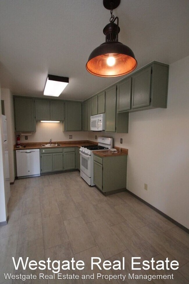 Building Photo - 1 br, 1 bath House - 215 Park Place Drive