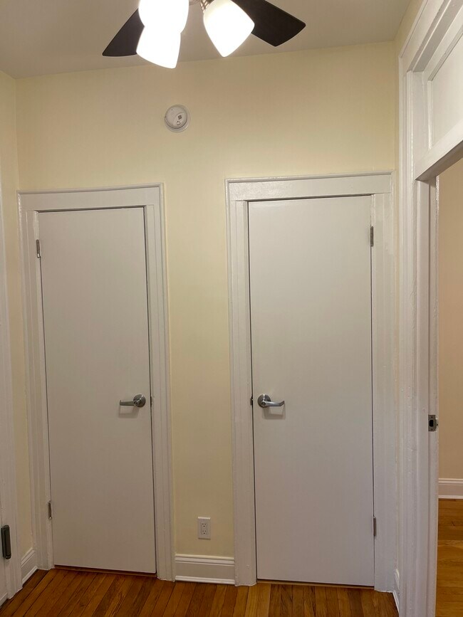 foyer entry with 2 closets - 4731 48th St
