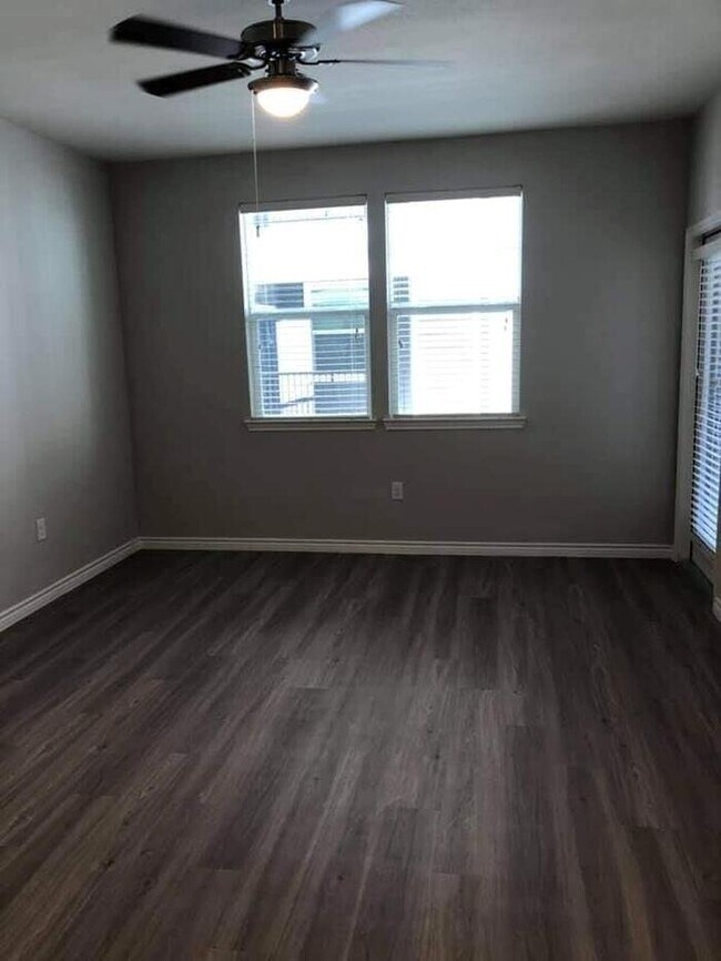 Foto del edificio - 7655 Bellfort Ave