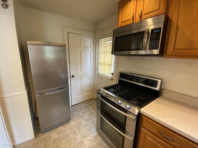 Building Photo - 2 br, 1 bath Apartment - 3994 Beechwood Blvd