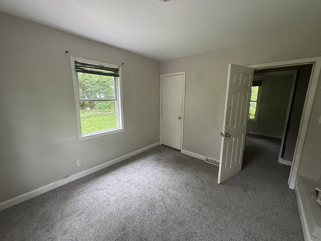 Foto del edificio - Spacious 4-Bedroom Home Inkster – Ready fo...
