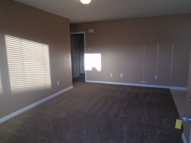 Foto del edificio - NOR - Away from the hustle and bustle but not far from Freeway 99.