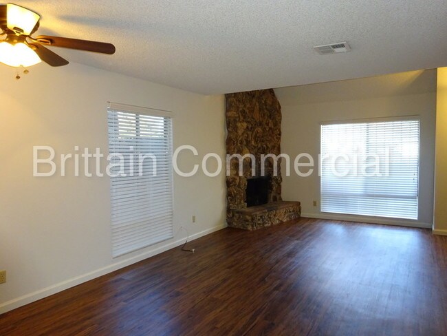 Foto del edificio - 6217 Riverside Blvd