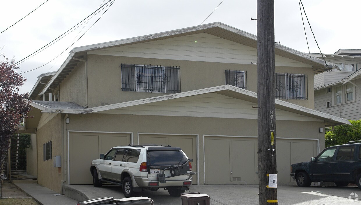 Building Photo - 4426 Penniman Ave