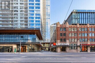 Building Photo - 17 Bathurst St