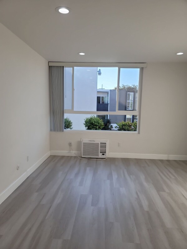 Foto del edificio - 7025 Waite Dr