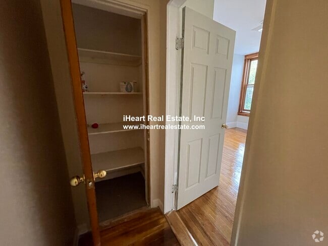 Building Photo - 338 K St