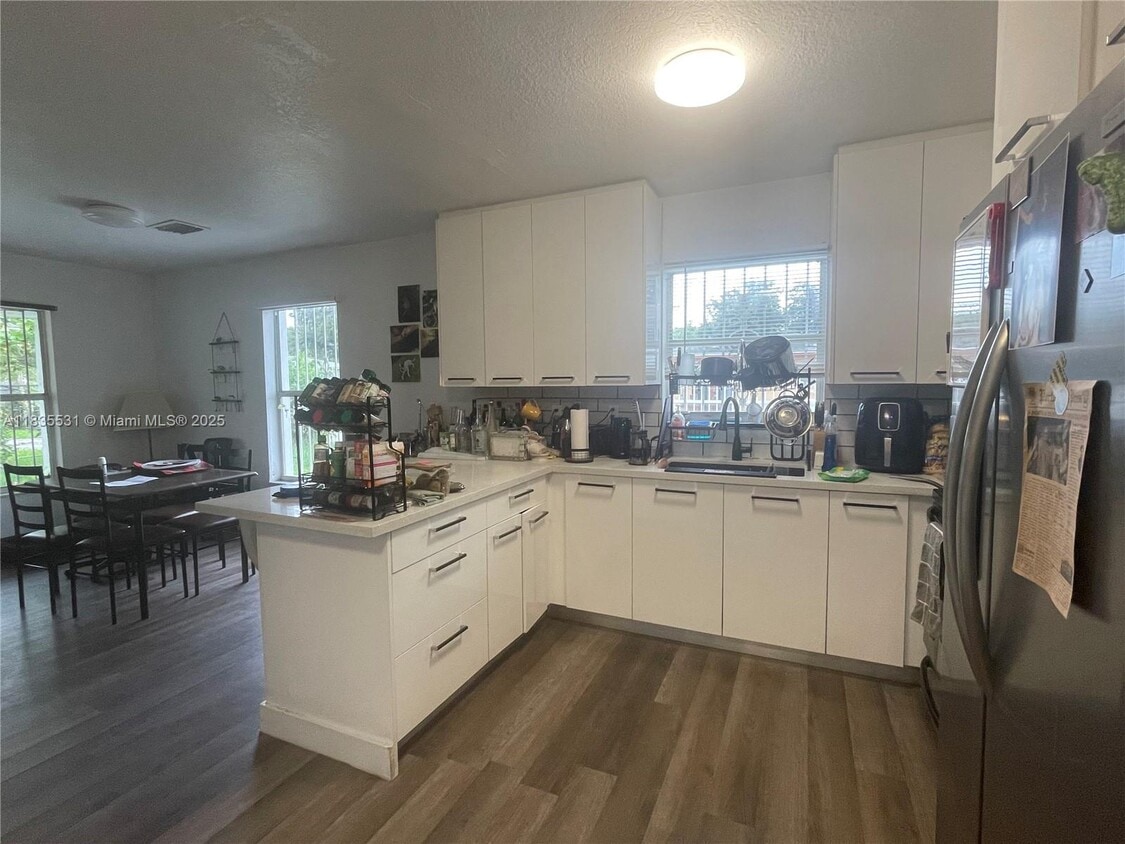 Foto del edificio - 6316 NW 1st Ct