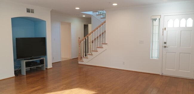 Building Photo - 2102 Nelson Ave