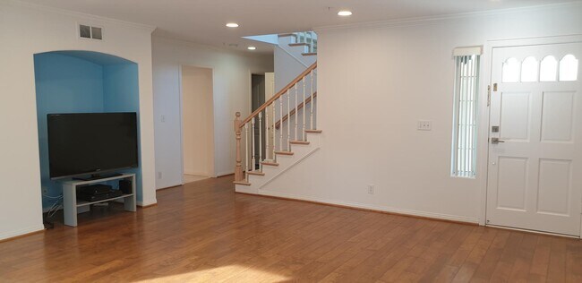 Foto del edificio - 2102 Nelson Ave