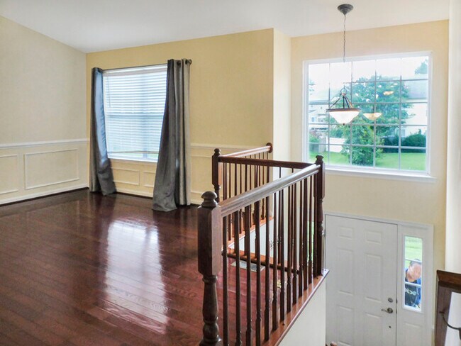Building Photo - 3 bedroom single family on a half acre