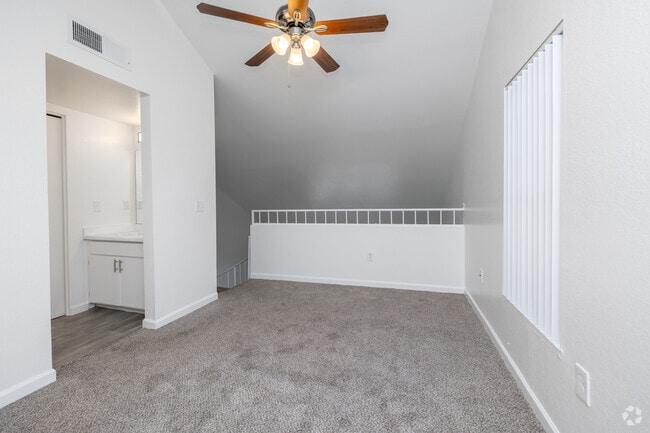 1 habitación, 1,5 baños - 737 pies cuadrados - Dormitorio - Cambridge Village Apartments