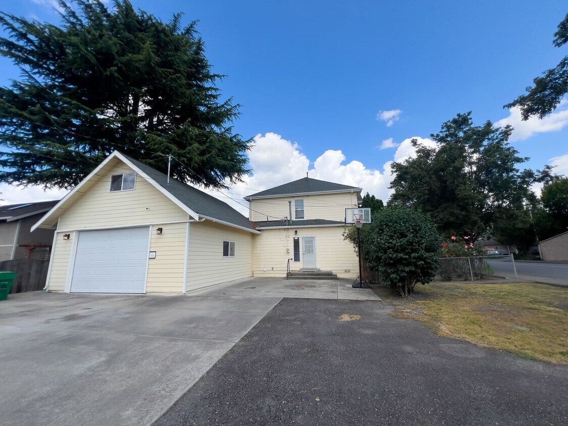 Primary Photo - Spacious 2 bed with garage
