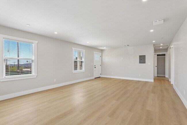 Building Photo - 19 E Pine St