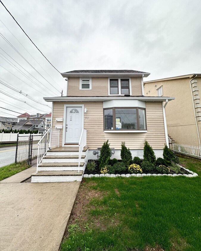 Primary Photo - 752 New Jersey Ave