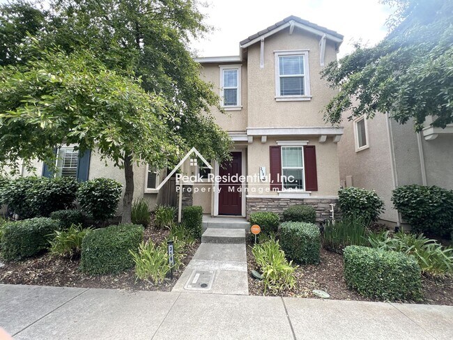 Foto del edificio - A Wonderful 3bd/2.5ba Natomas Home with Garage!