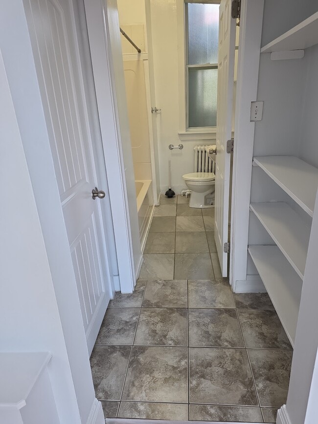 Building Photo - 2213 Brunswick St