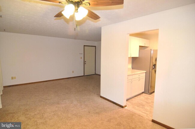 Building Photo - 23239 Rosewood Ct