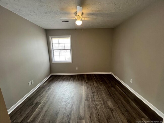 Building Photo - 1437 Ireland Dr