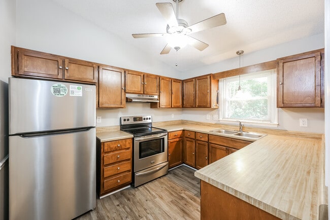 Foto del edificio - 302 Laurel Tree Ln