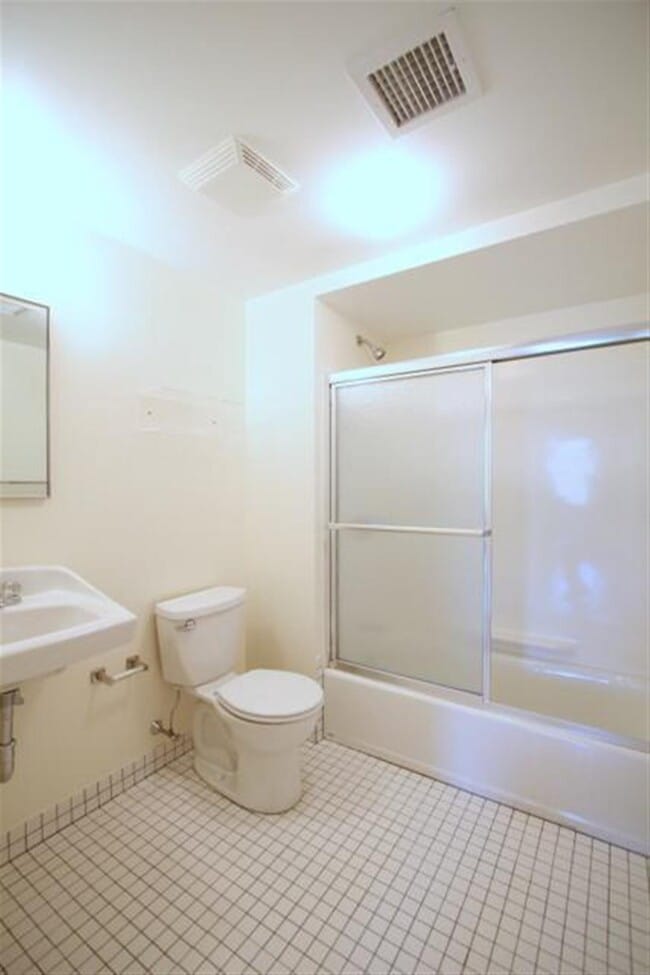 Foto del edificio - 881 Massachusetts Ave