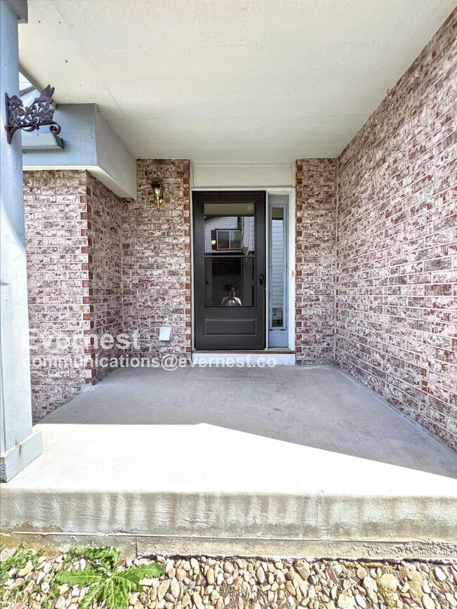 Building Photo - 502 W 114th Way