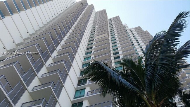 Foto del edificio - 350 S Miami Ave