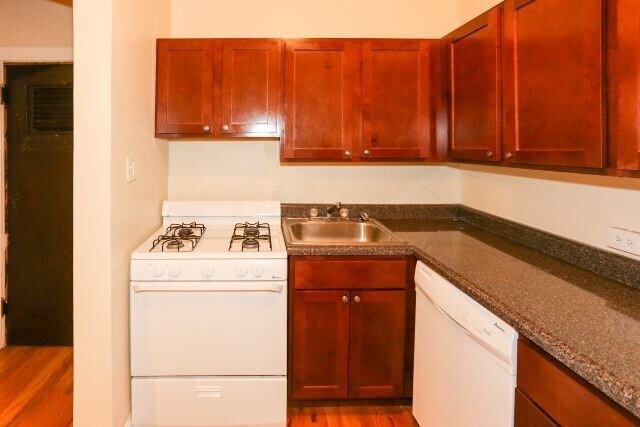 Foto del edificio - 4851 N Damen Ave