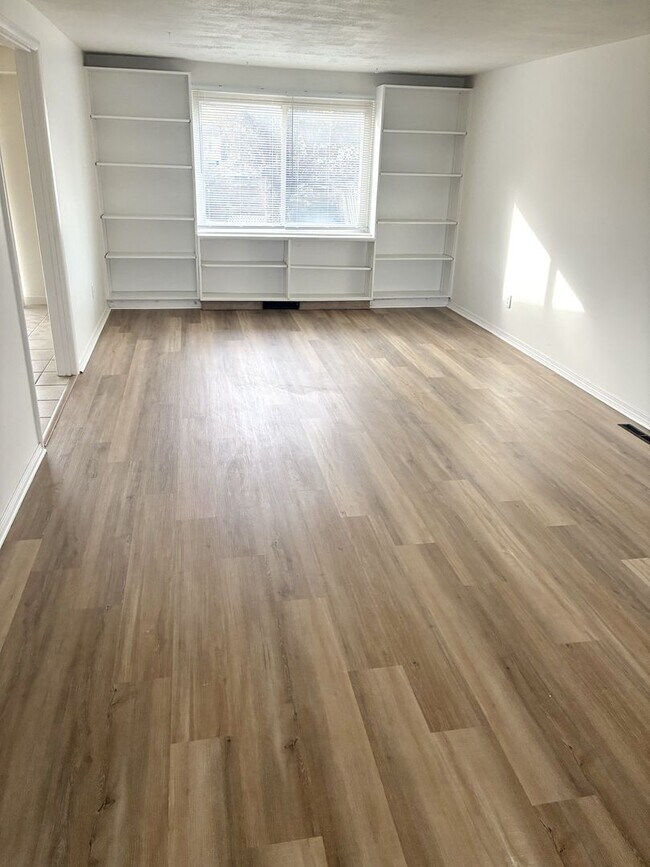 Foto del edificio - Welcome to this beautiful 4-bedroom, 2.5-b...