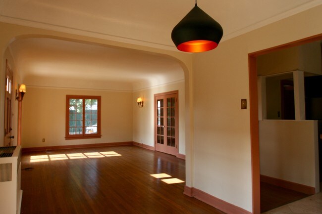 Foto del edificio - 854 N Edinburgh Ave