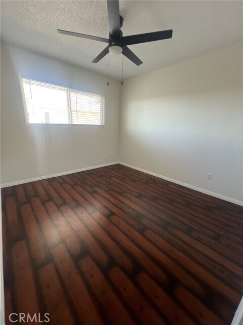 Building Photo - 9509 Los Angeles St