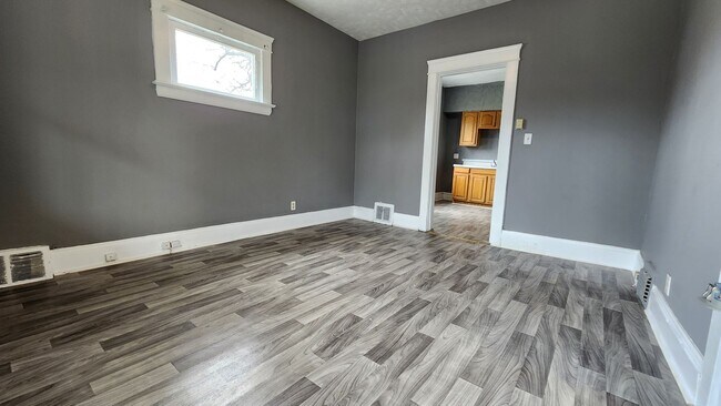 Foto del edificio - 9801 Raymond Ave