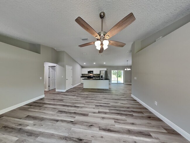 Building Photo - 3111 W Viking Ln