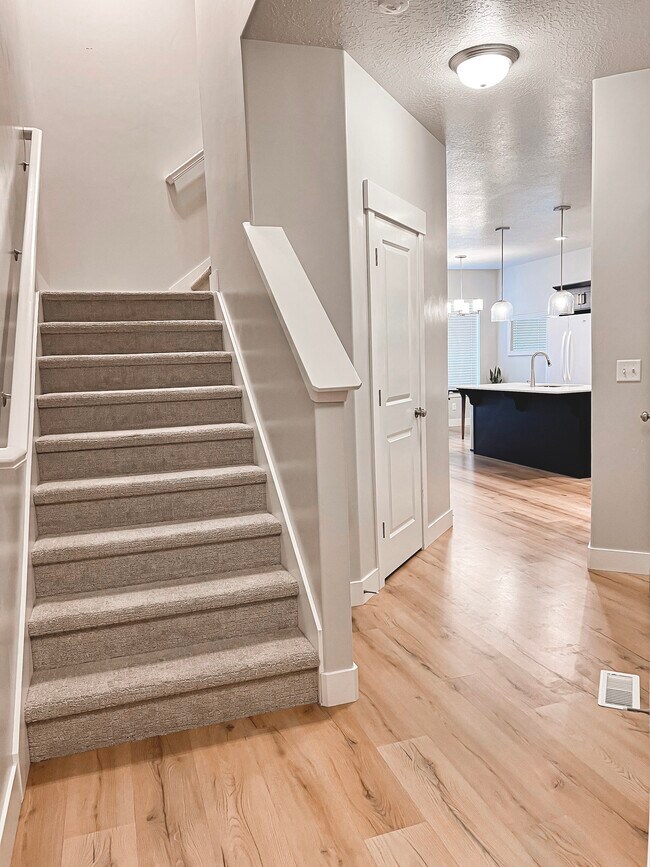 16291 S Truss Dr, Bluffdale, UT 84065 Townhouse for Rent in Bluffdale