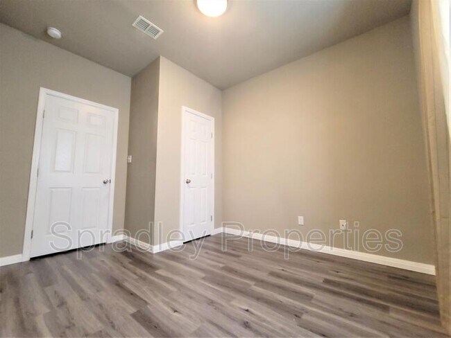 Building Photo - 5413 Trailview Dr