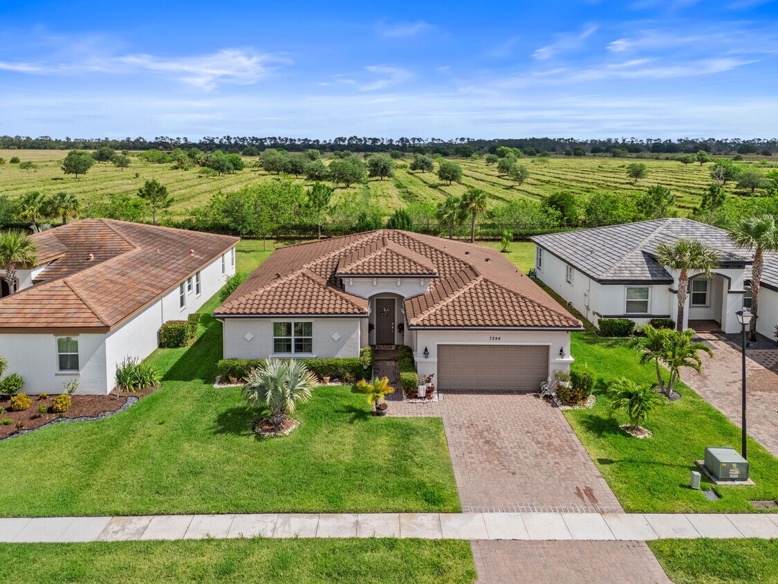 Foto principal - 7294 NW Farnsworth Cir