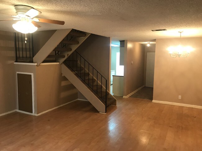 Foto del edificio - 15 Briarwood Cir