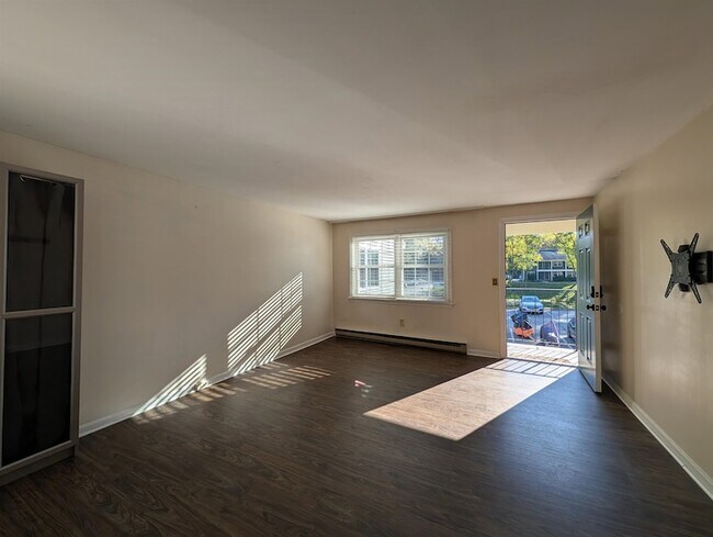 Foto del edificio - 93 Henry Law Ave