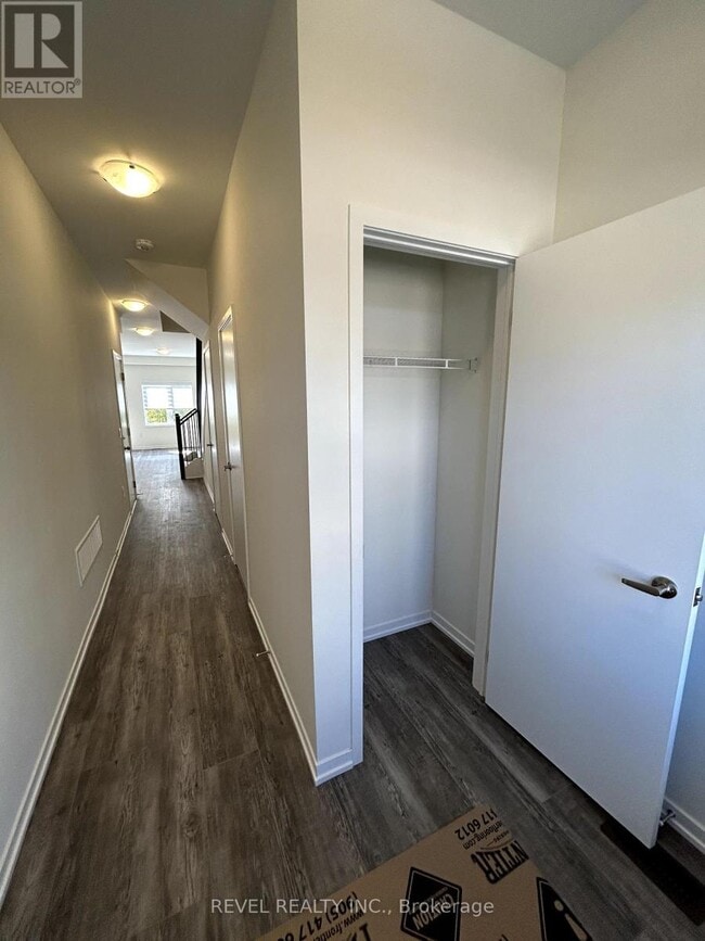 Building Photo - 25 RADIUM Ln