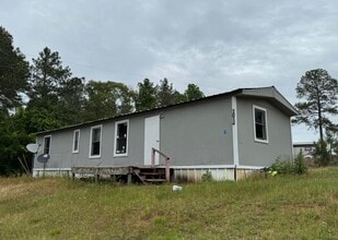 Building Photo - 1014 County Rd 21 N