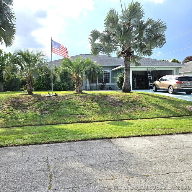 Building Photo - 2720 SE Kern Rd