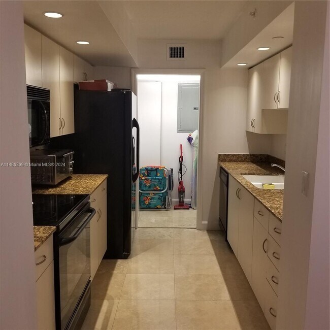 Foto del edificio - 6917 Collins Ave