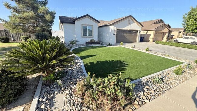Foto del edificio - 3 bedroom 2 bathroom home located in a cul- de- sac in a Southwest Bakersfield neighborhood