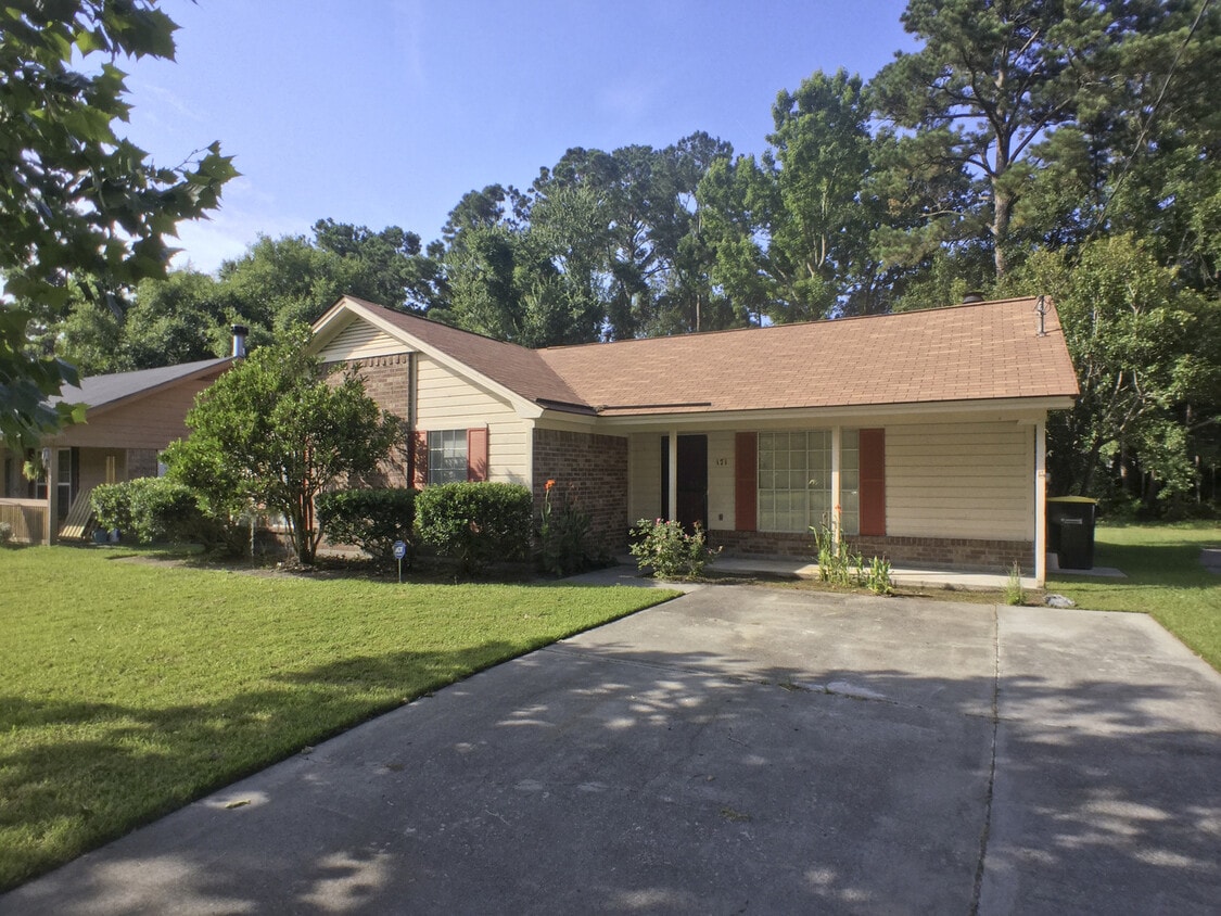 Primary Photo - 171 Greenbriar Ct