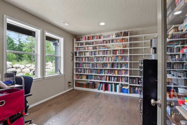 Building Photo - 315 Granite Loop