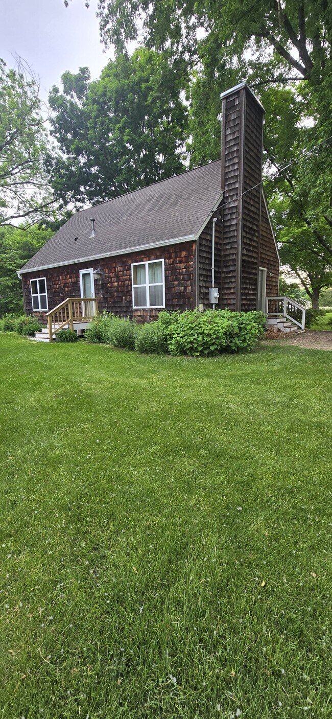 Building Photo - 28490 Van Blarcum Ave