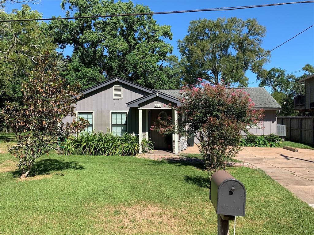 Primary Photo - 219 Lakeside Dr