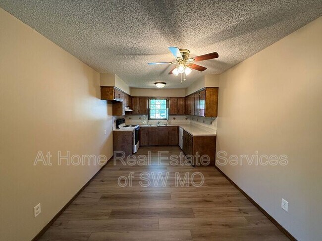 Foto del edificio - 3715 S Walnut Hill Dr