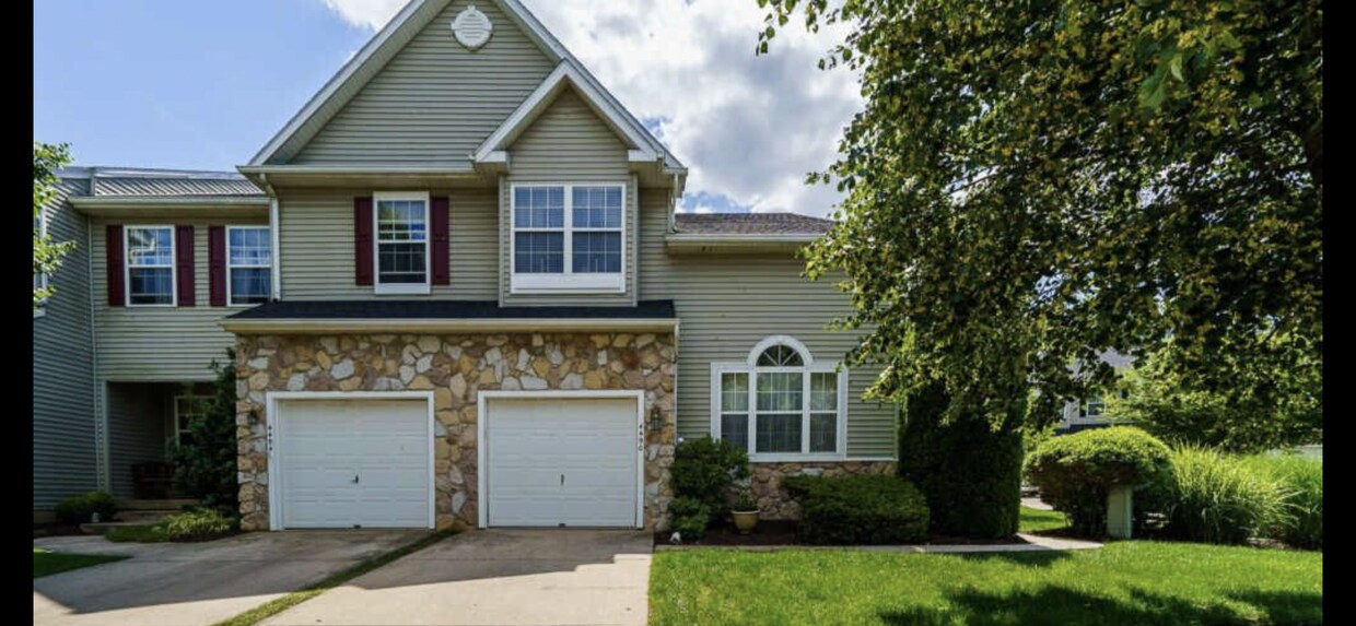 Primary Photo - 4490 Apple Blossom Dr